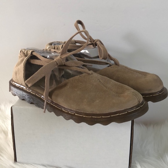 closed toe dr marten sandals